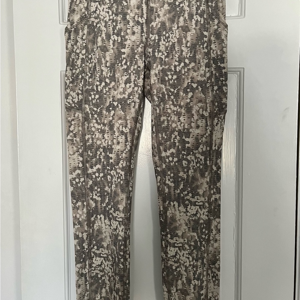 Lululemon leggings with hip pockets. Perfect!